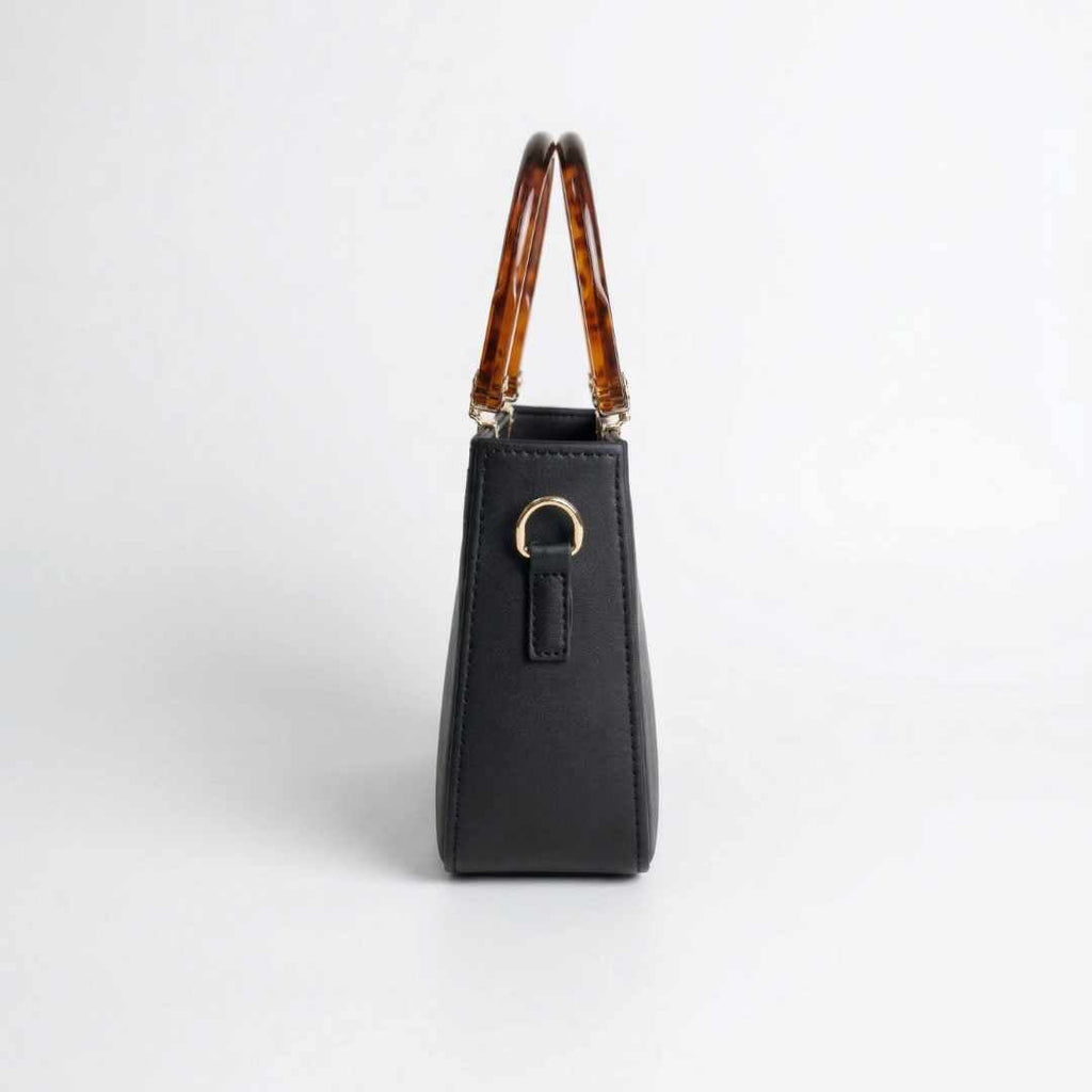 Ryndra Daxe Crossbody — Black